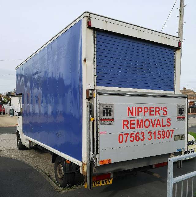 Nippers Removals logo